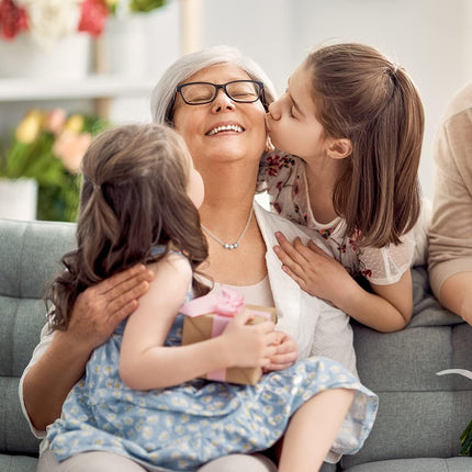 Sereney S925 Sterling Silver Grandma Necklace as Mothers Day Gifts for New Grandma, 3 Circles Grandmother Granddaughter Jewelry for Mom Nana, 3 Sterling Silver Pearl Jewelry as New Grandmother Gifts