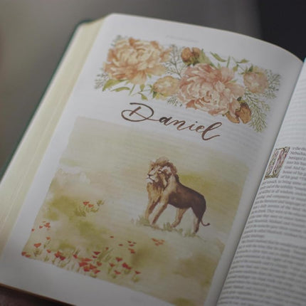 ESV GraceLaced Bible, Journaling Edition (Artwork by Ruth Chou Simons) (TruTone, Quiet Forest): ESV Bibles, Chou Simons, Ruth: 9798874904562