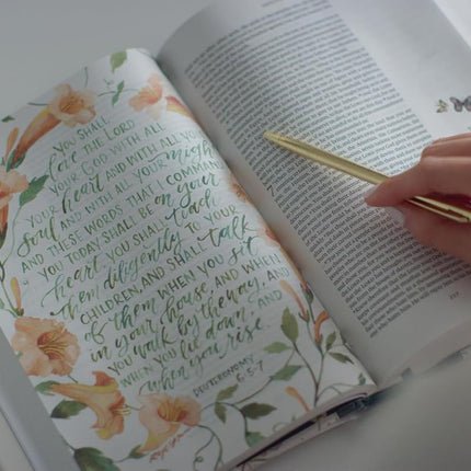 ESV GraceLaced Bible, Journaling Edition (Artwork by Ruth Chou Simons) (Hardcover)