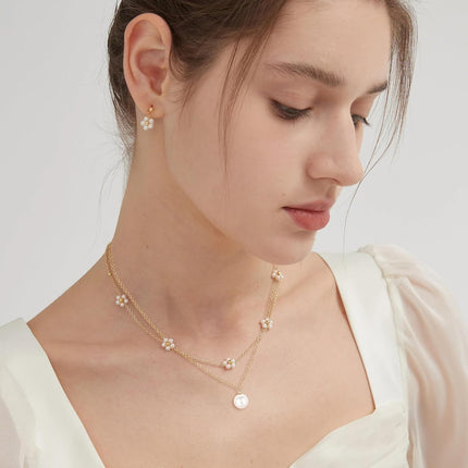 Trinckle Pearl Necklaces for Women, Gold Pearl Choker Single Pendant Necklace Layered Daisy Prom Wedding Strands for Bride Bridesmaids Beach Summer Jewelry
