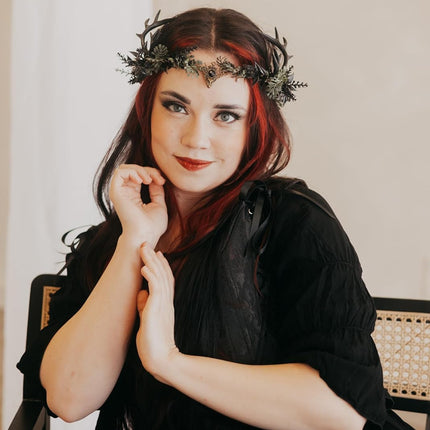 MOSTORY Light up Elf Crown - Black Antler Headpiece Gothic Flower Circlet Elven Woodland Tiara for Women Renaissance Fair Cosplay Halloween Costume Photo Shoot