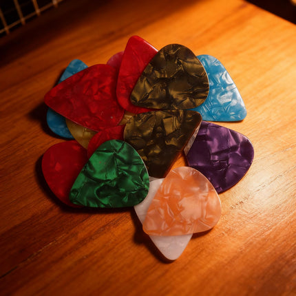 6PCS Guitar Pick Holder Keychain and 12PCS Guitar Picks Set