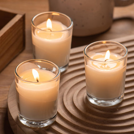Paquete de 24 velas votivas de vidrio transparente con cera blanca cálida sin aroma. Velas de cera vertida a mano, regalos para aromaterapia, spa, bodas, cumpleaños, festivos y fiestas