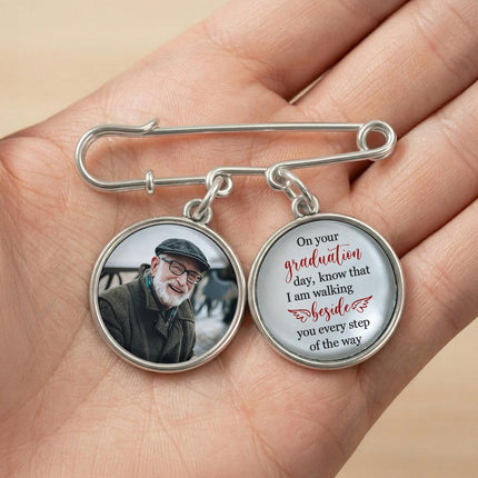 Graduation Label Pin with Memorial Photo Charm, Personalized In Loving Memory Tassel Keepsake for Grad Cap 2026, Meaningful Graduation Gift for Him or Her, On Your Graduation Day Label Pin