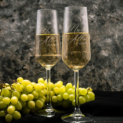 GIFTBYGIFTY Personalized Wedding Champagne Flutes for Bride and Groom- Set of 2, 7 oz, 2 Designs - Mr and Mrs Champagne Glasses for Engagement with Your Surname and Date - D2