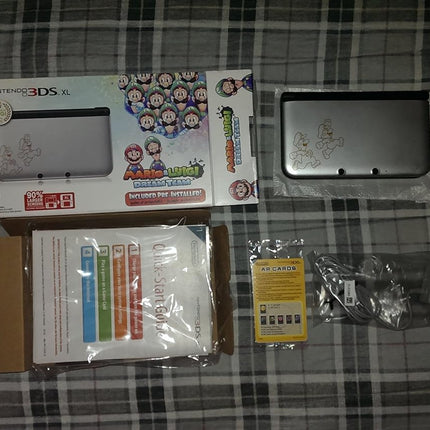 Nintendo 3DS XL, Silver - Mario & Luigi Dream team Limited Edition [video game]