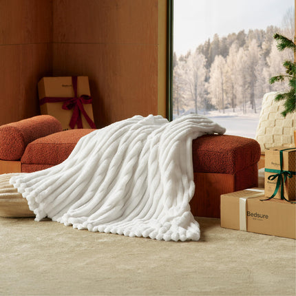 Manta GentleSoft blanca para sofá - Decoraciones de Halloween para otoño, decoración de sala, manta de fleece acogedora, regalos de Navidad y cumpleaños para mujeres, mamá, ella, niñas, off white, 50x60 in