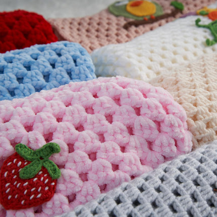 Handmade Baby Blanket with Crochet Strawberry Design – Warm, Soft and Playful Gift for Babies, Perfect for Crib, Stroller, Everyday Comfort and Baby Shower