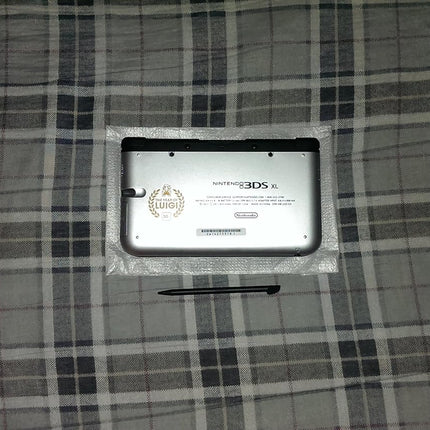Nintendo 3DS XL, Silver - Mario & Luigi Dream team Limited Edition [video game]