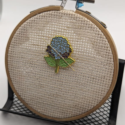 Hydrangea Needle Minder