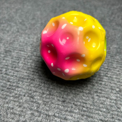 Dutch Style High Bouncing Moon Ball durable rubber material detail